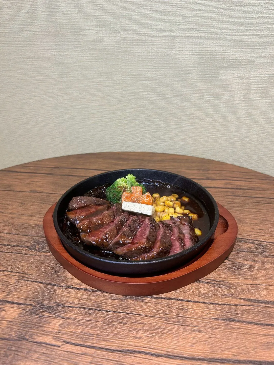 鉄板ステーキ